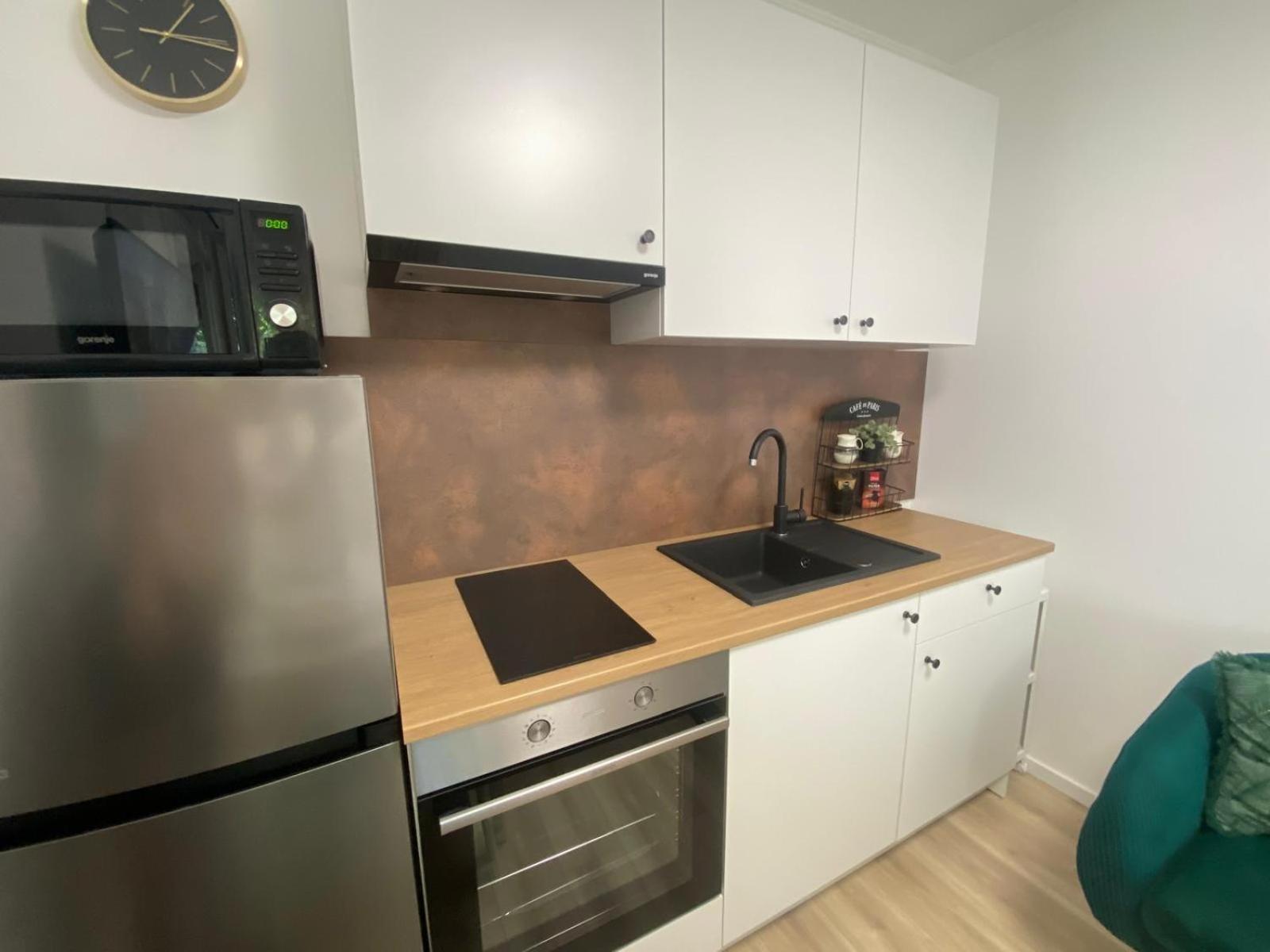 Charlie Apartman