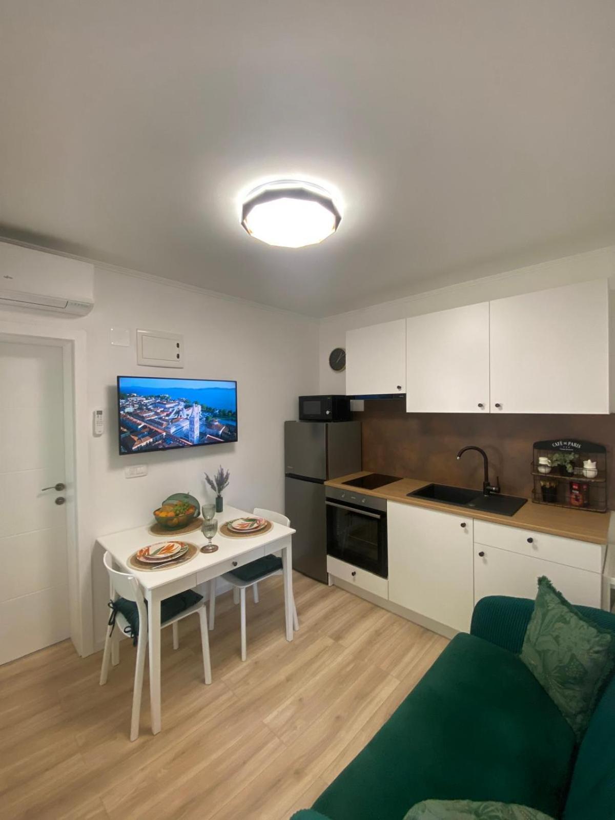 Charlie Apartman *